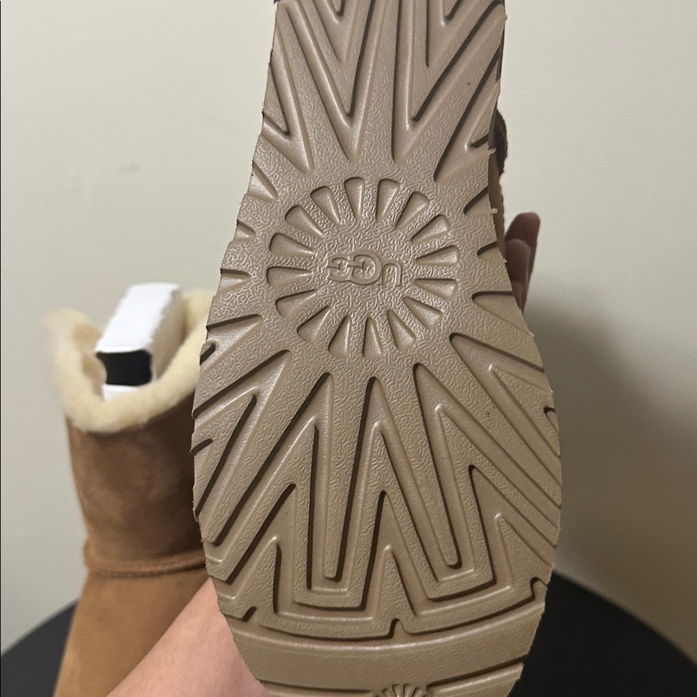 UGG Mini Bailey ll - Picture 7 of 12